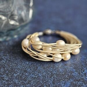 Lustrous Pearl and Gold Bracelet
